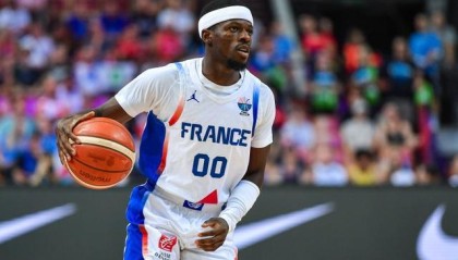 何方神圣？弗朗西斯科14中8砍32分7板5助2断&amp;amp;12罚全中 刷分引冲突